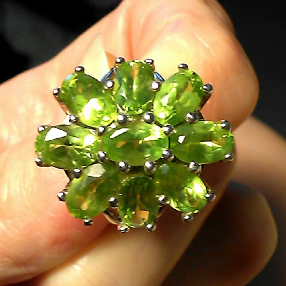 VINTAGE STERLING 925 SILVER RING W/ 9 LIGHT GREEN OVAL PERIDOT  SZ. 5 BEAUTY - Picture 10 of 11